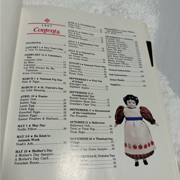 Holidays in Cross-Stitch 1987 Hardcover Book PatternsColor VanessaAnn Collection - Picture 4 of 15